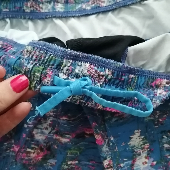 Lululemon Men's Pace Breaker Shorts 7" Blue Floral Size XL - Picture 9 of 16